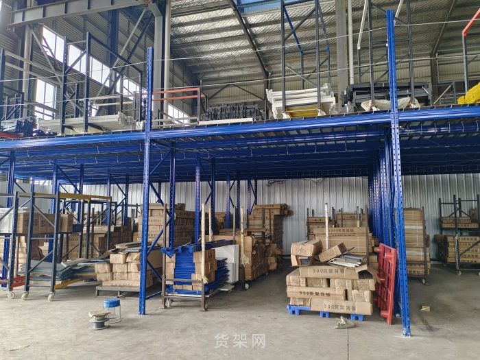 阁楼式货架是如何高效利用仓储空间？(图1)