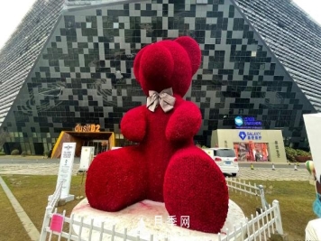 世界最大仿真玫瑰熊落户常州西太湖